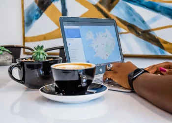 The Rise of Food Influencers and Travel Bloggers: Sharing Culinary Experiences in the Digital Age