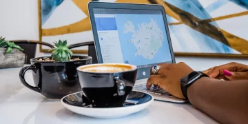 The Rise of Food Influencers and Travel Bloggers: Sharing Culinary Experiences in the Digital Age