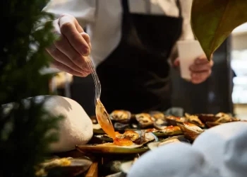 Combining Traditional and Modern Cooking Techniques: Bringing Fresh and Meaningful Dining Experiences to Consumers
