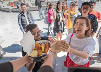 Cross-Cultural Culinary Experiences: Bridging Traditions through Food