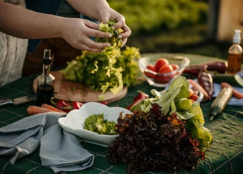 “From Farm to Table”: The Growing Emphasis on Local Sourcing in Restaurants and Kitchens