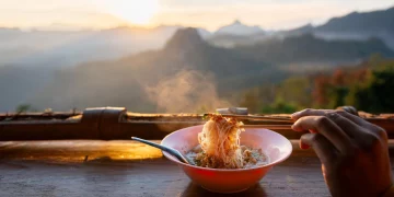 Global Travelers’ Desire for Authentic Local Dining: Eating Like a Local