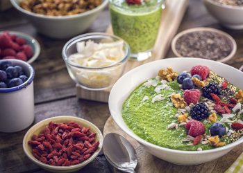 The Global Rise of Superfoods: The Popularity of Quinoa, Chia Seeds, Matcha, and Spirulina in Western Diets