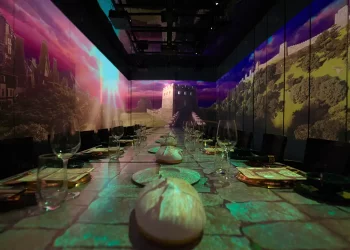 Restaurants as Immersive Experiences: Dining as Art and Culture